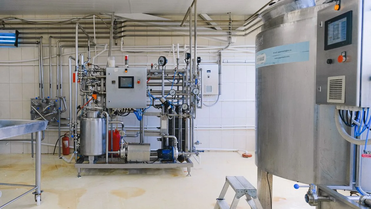 Machinery and installations on a production floor.